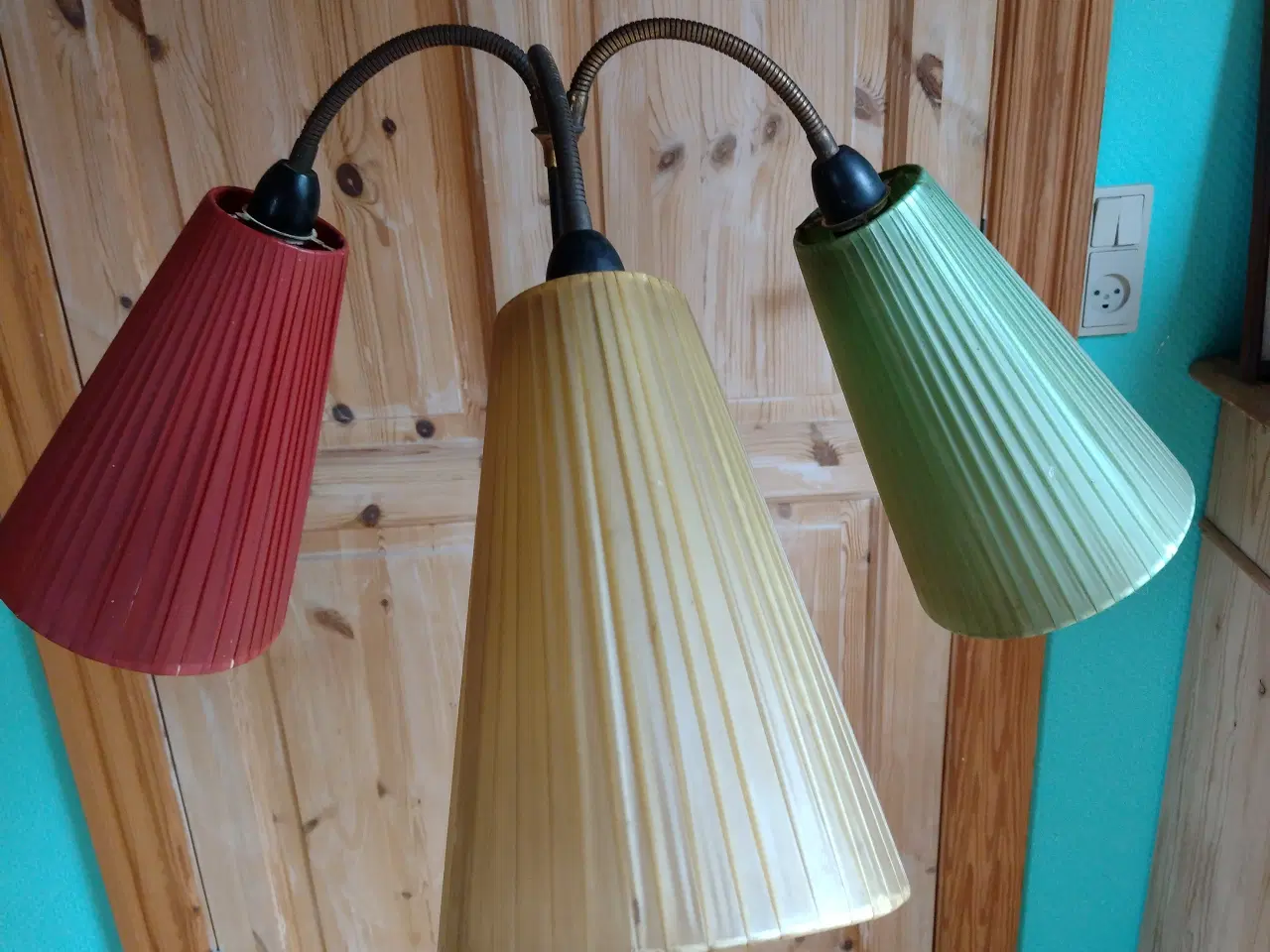 Billede 2 - Standerlampe med skærme i trafiklys farver 