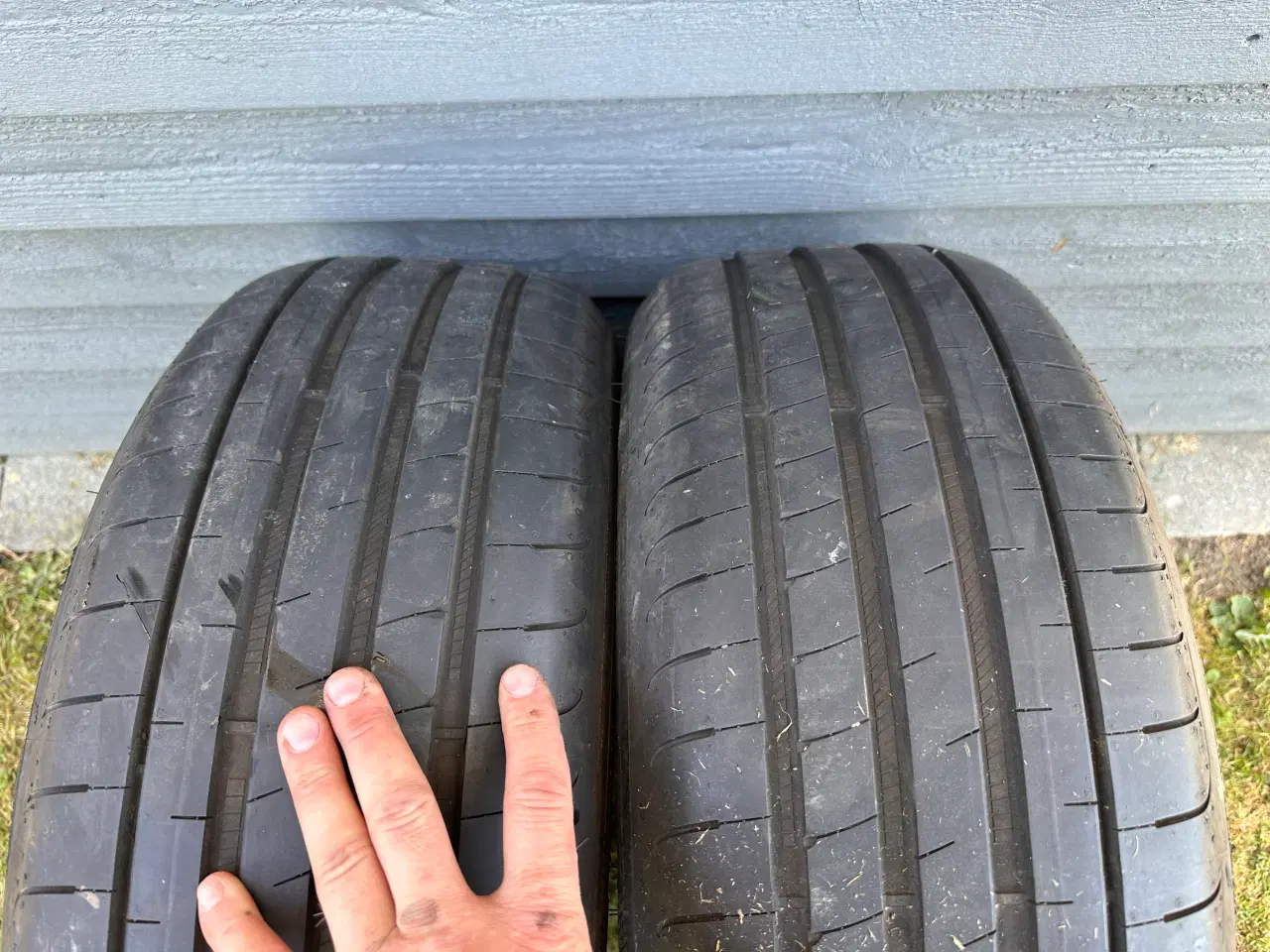 Billede 4 - 2 x Goodyear sommerdæk 225/45-17