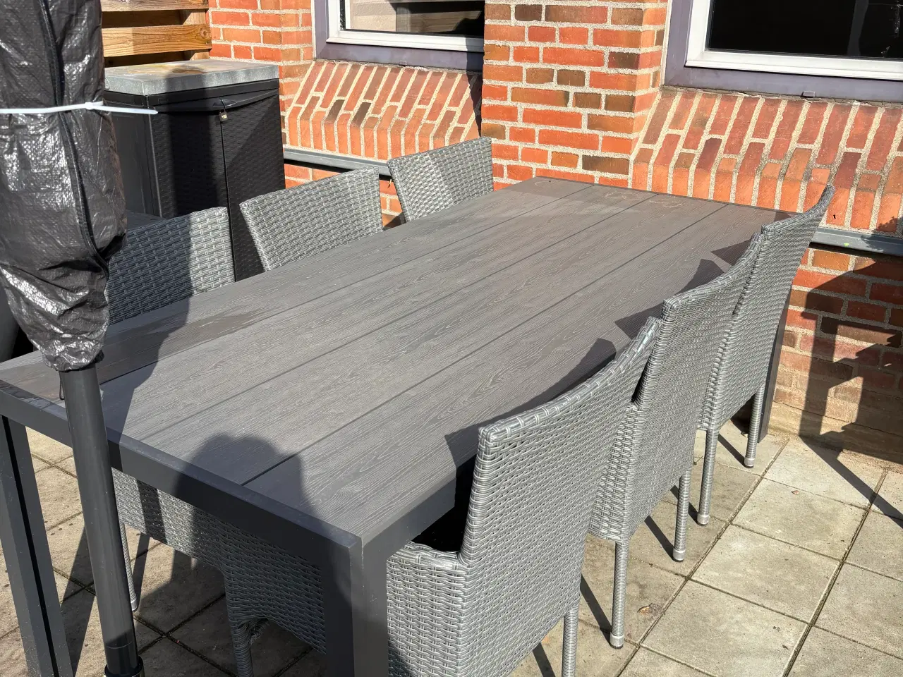Billede 1 - Flot grå nonwood havebord