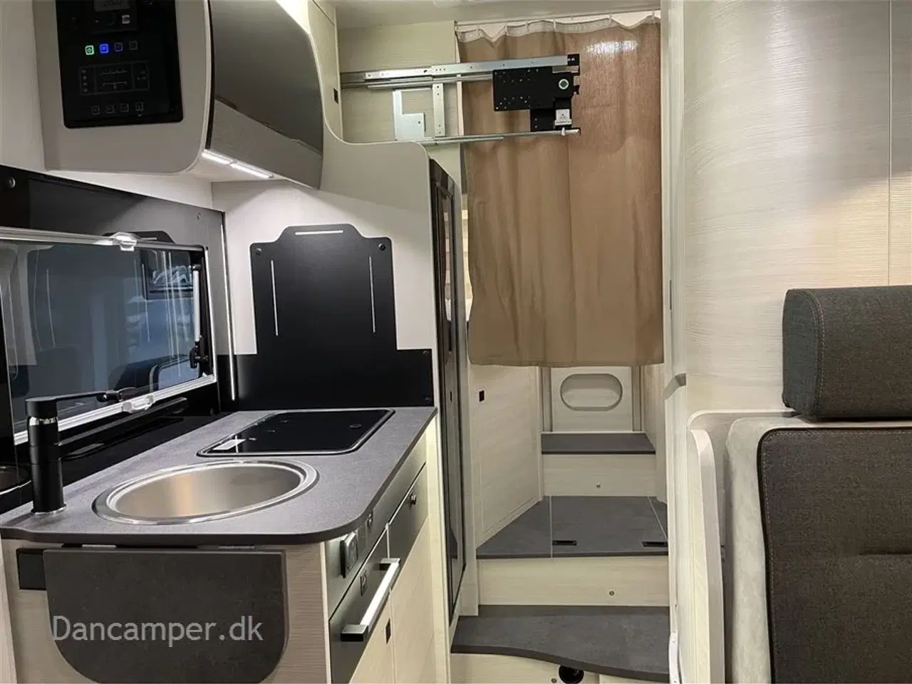 Billede 19 - 2024 - Chausson Titanium 627 ULTIMATE   Enkeltsenge + hæve-/sænkeseng, 5 selepladser, 4 sovepladser med mulighed for 5, 170Hk Aut,, Artic pakke, meget udstyr