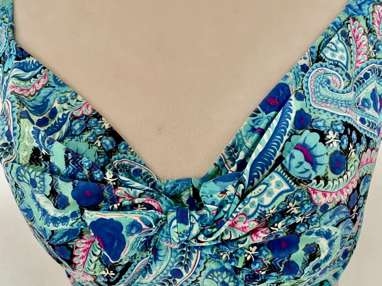 Billede 5 - NEDSAT Flot Saltabad bikini, flerfarvet