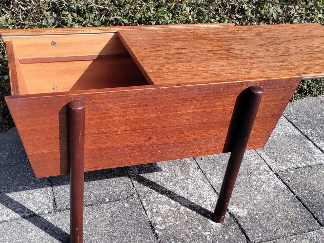 Billede 2 - Sybord med opbevaring