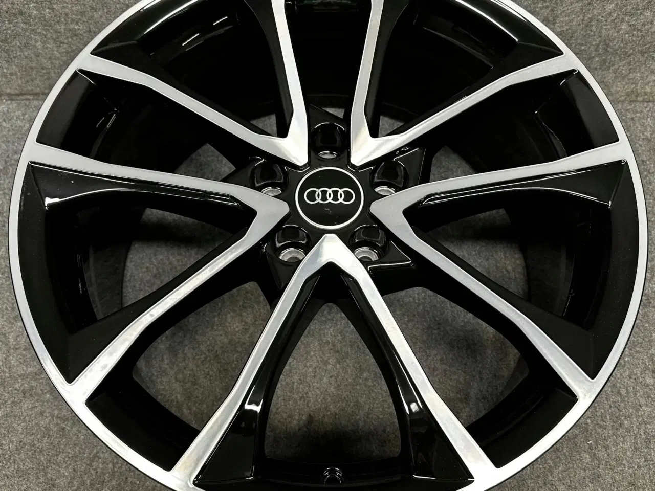 Billede 1 - ALUFÆLGE AUDI A4 S4 B9 8W0 19" 