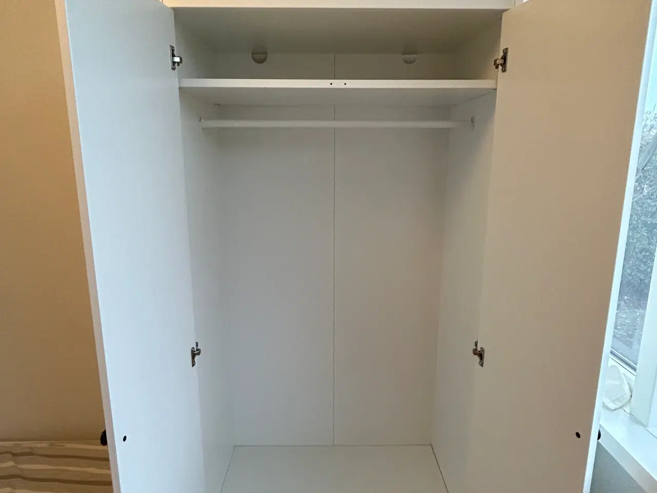 Billede 1 - Klædeskab