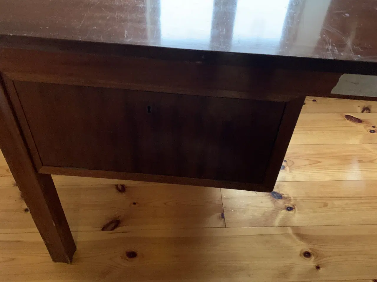 Billede 4 - Stort Skrivebord I mahogni