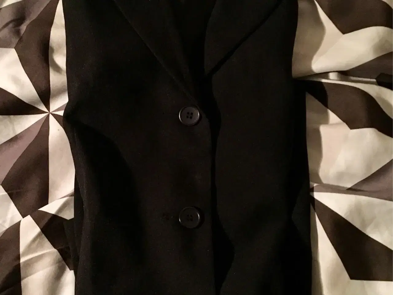 Billede 12 - Lang sort jakke til salg