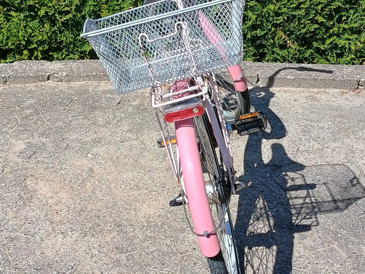 Billede 2 - Pink / lyserød pigecykel med 7 gear.