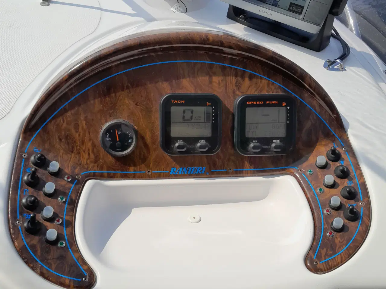 Billede 8 - Fin kabinebåd med næsten ny Yamaha 225hk outboard