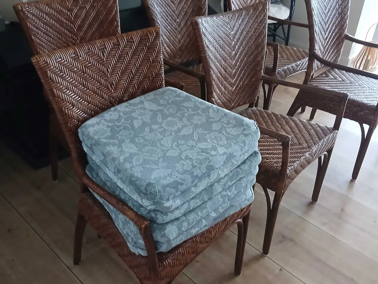 Billede 2 - Meget flotte spisebordsstole.