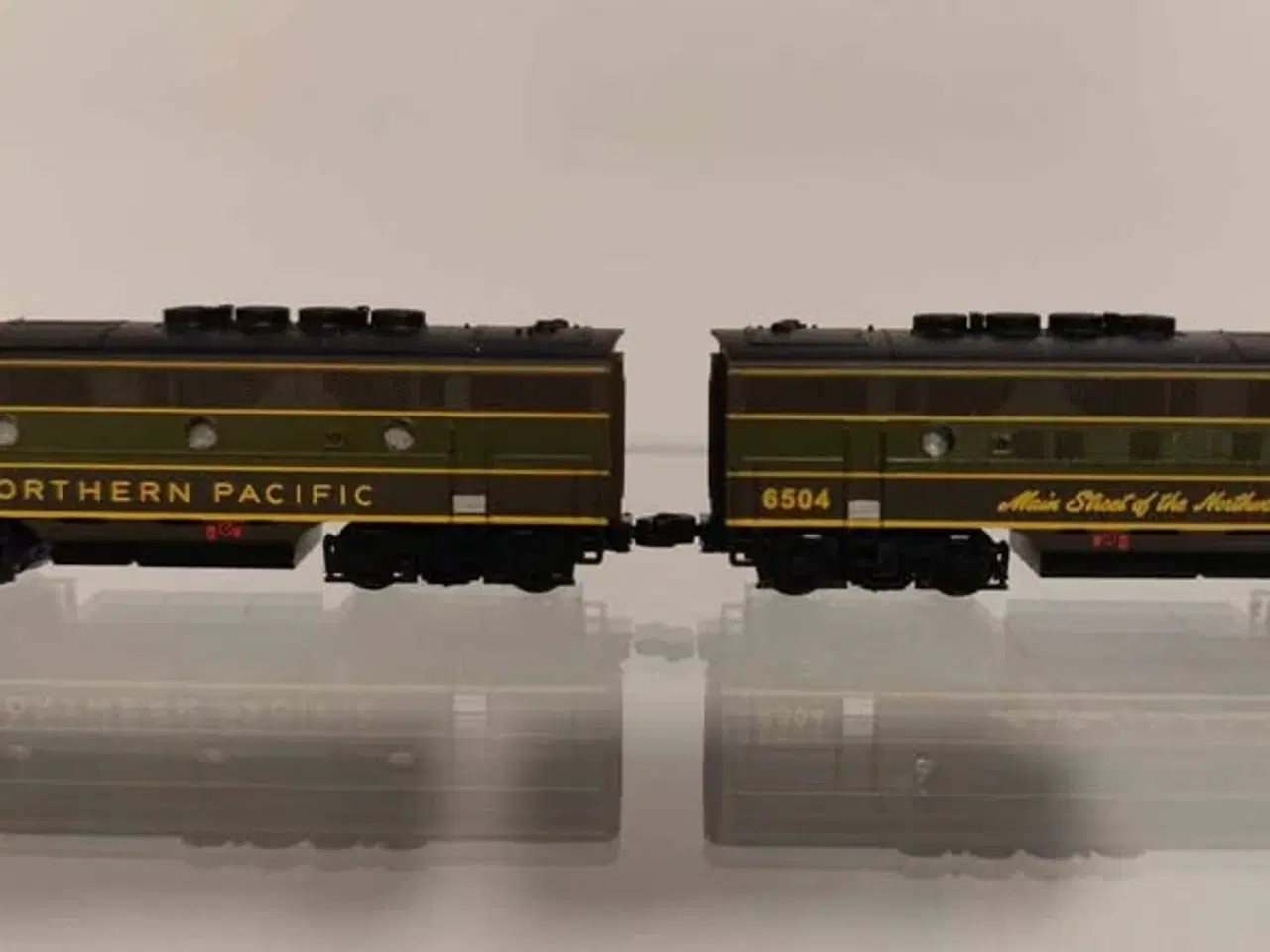 Billede 4 - AZL F3 A/B diesel lokomotiver. Z skala.