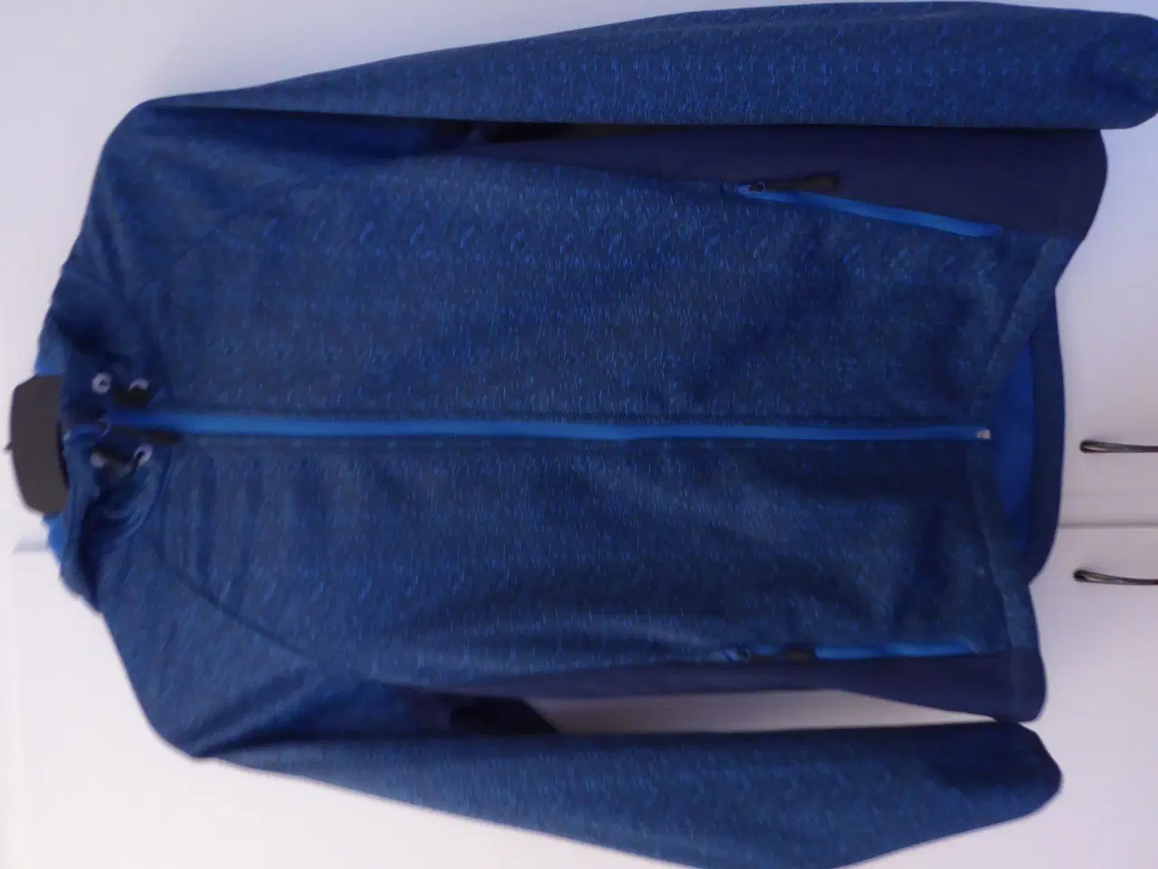 Billede 1 - Skal sælges nu -Flot softshell jakke til begge køn
