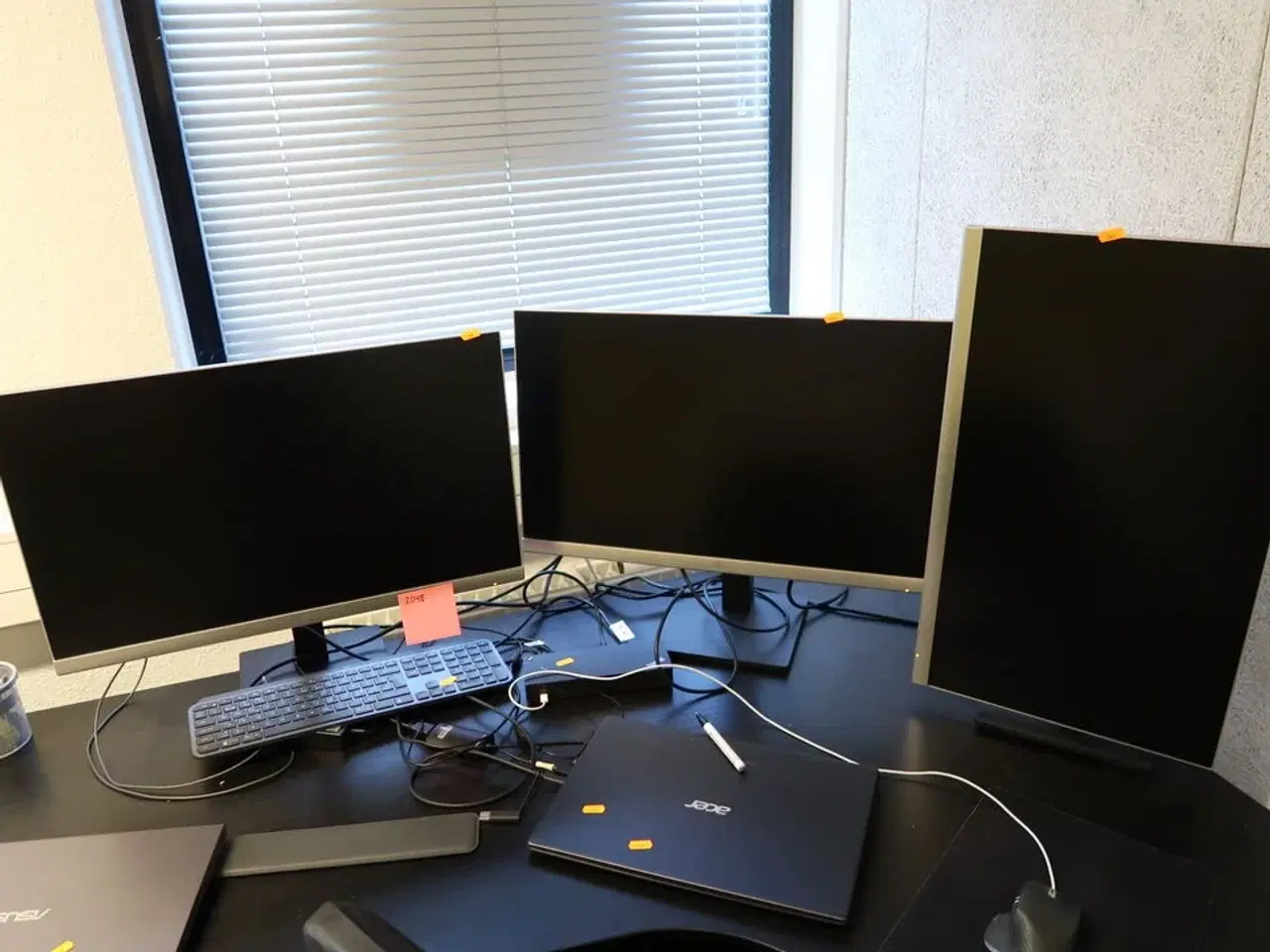 Billede 1 - 3 stk. computerskærme HP 27mq med dockingstation LENOVO Thinkpad Hybrid m.m.