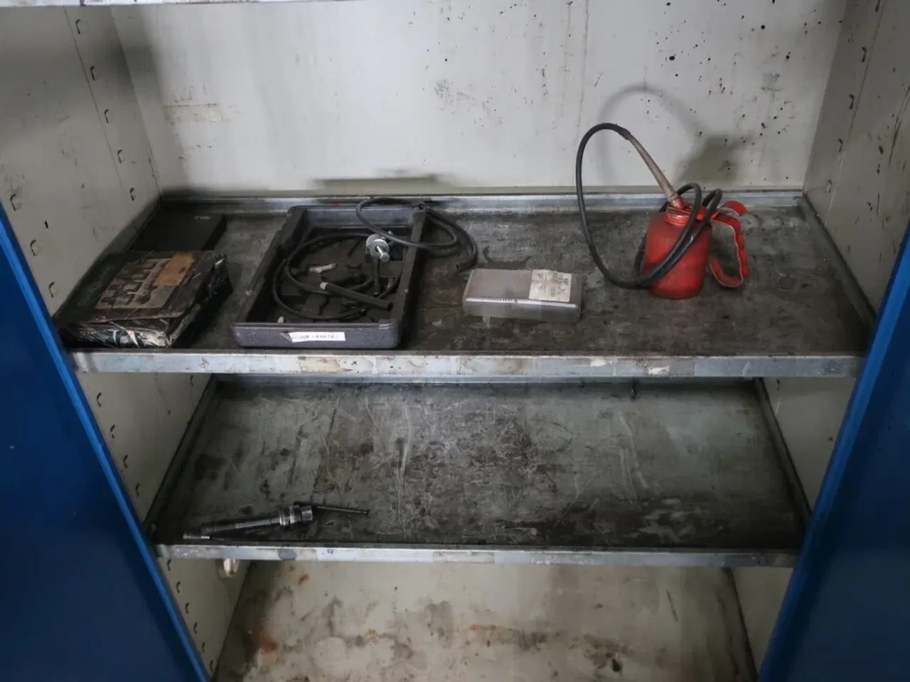 Billede 3 - Kemiskab med indhold