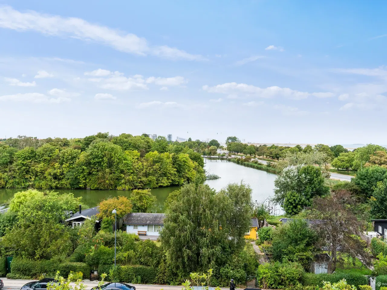 Billede 18 - Lyse og rummelige lokaler med udsigt til vandet