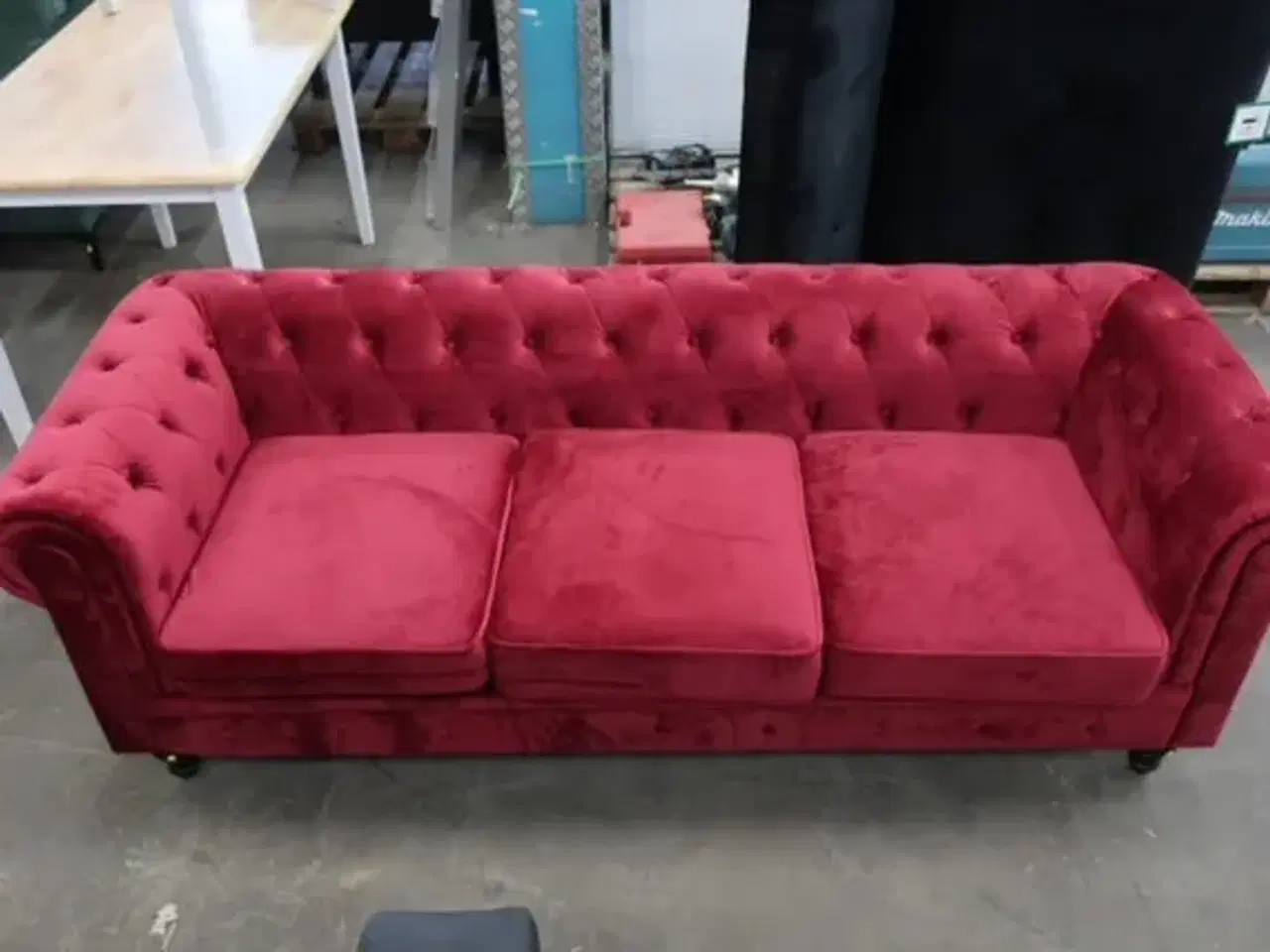 Billede 1 - Mørkerød 3-personers Chesterfield sofa