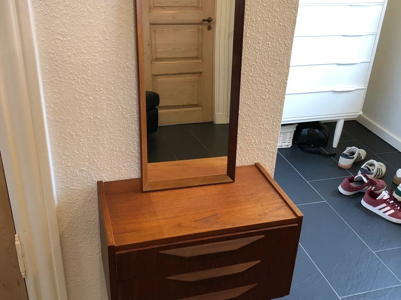 Billede 1 - Lille kommode og tilhørende spejl i teak træ