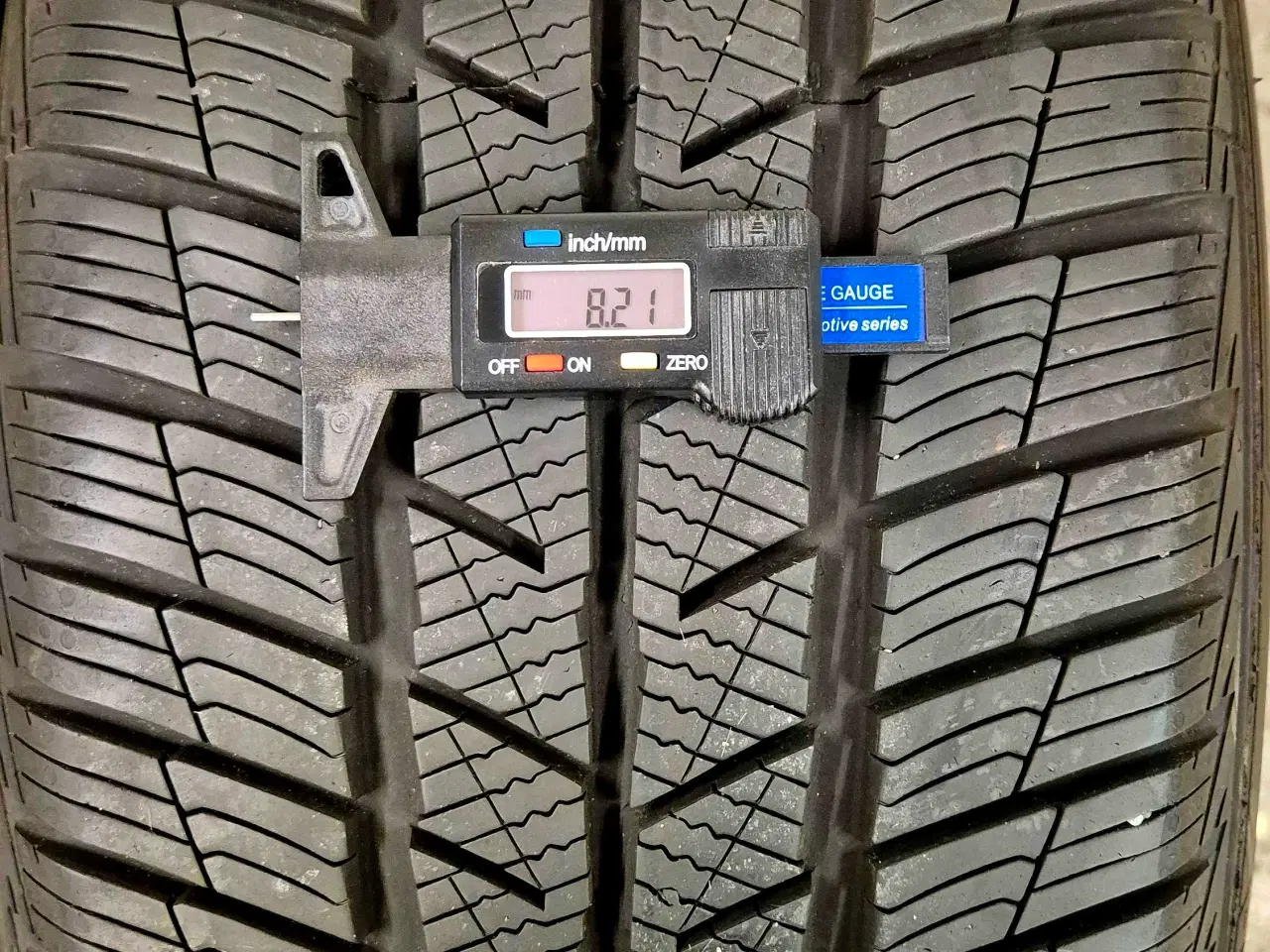 Billede 5 - 235 50 R19 NÆSTEN HELT NYE DÆK