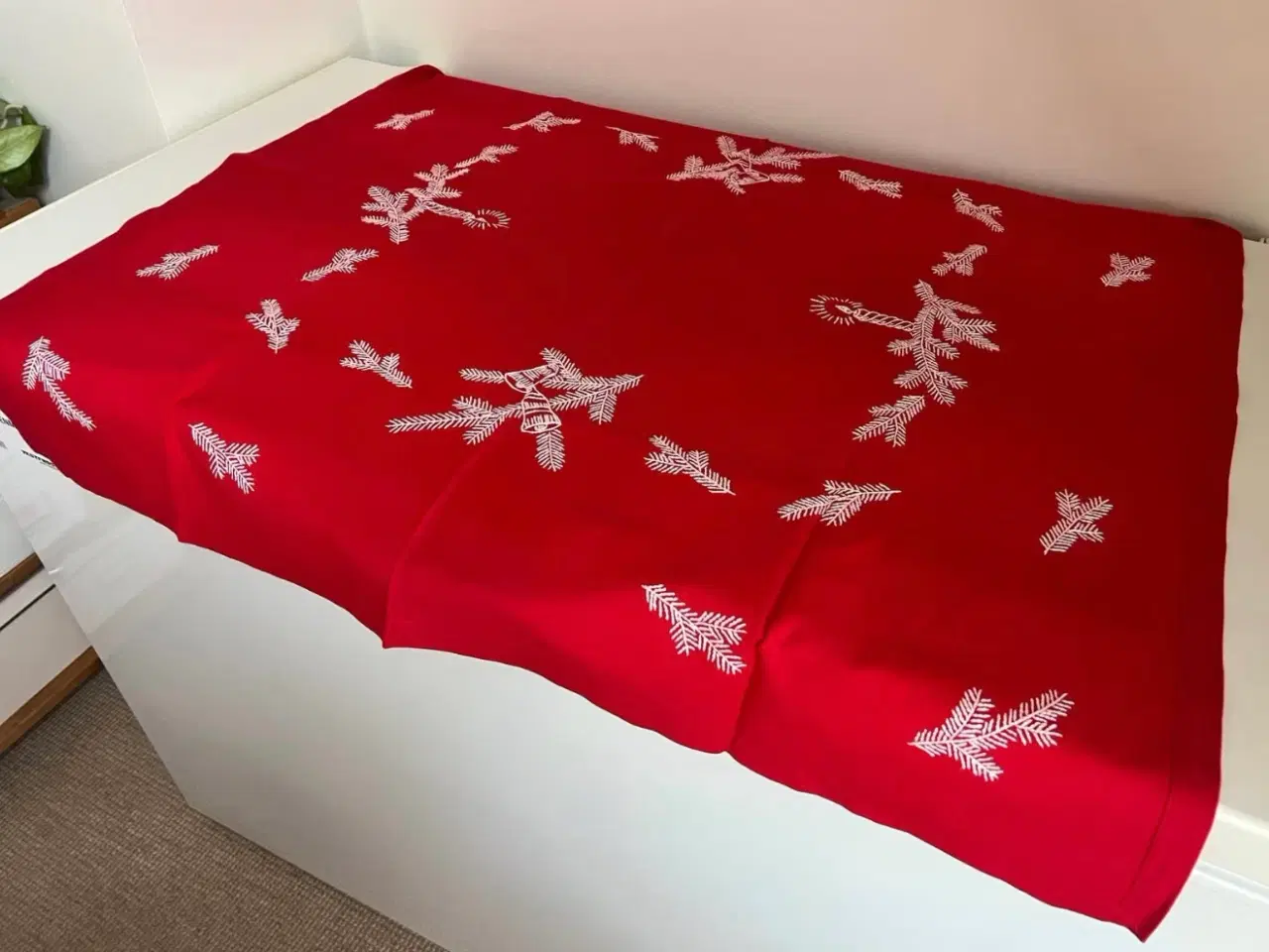 Billede 2 - Håndbroderet juledug