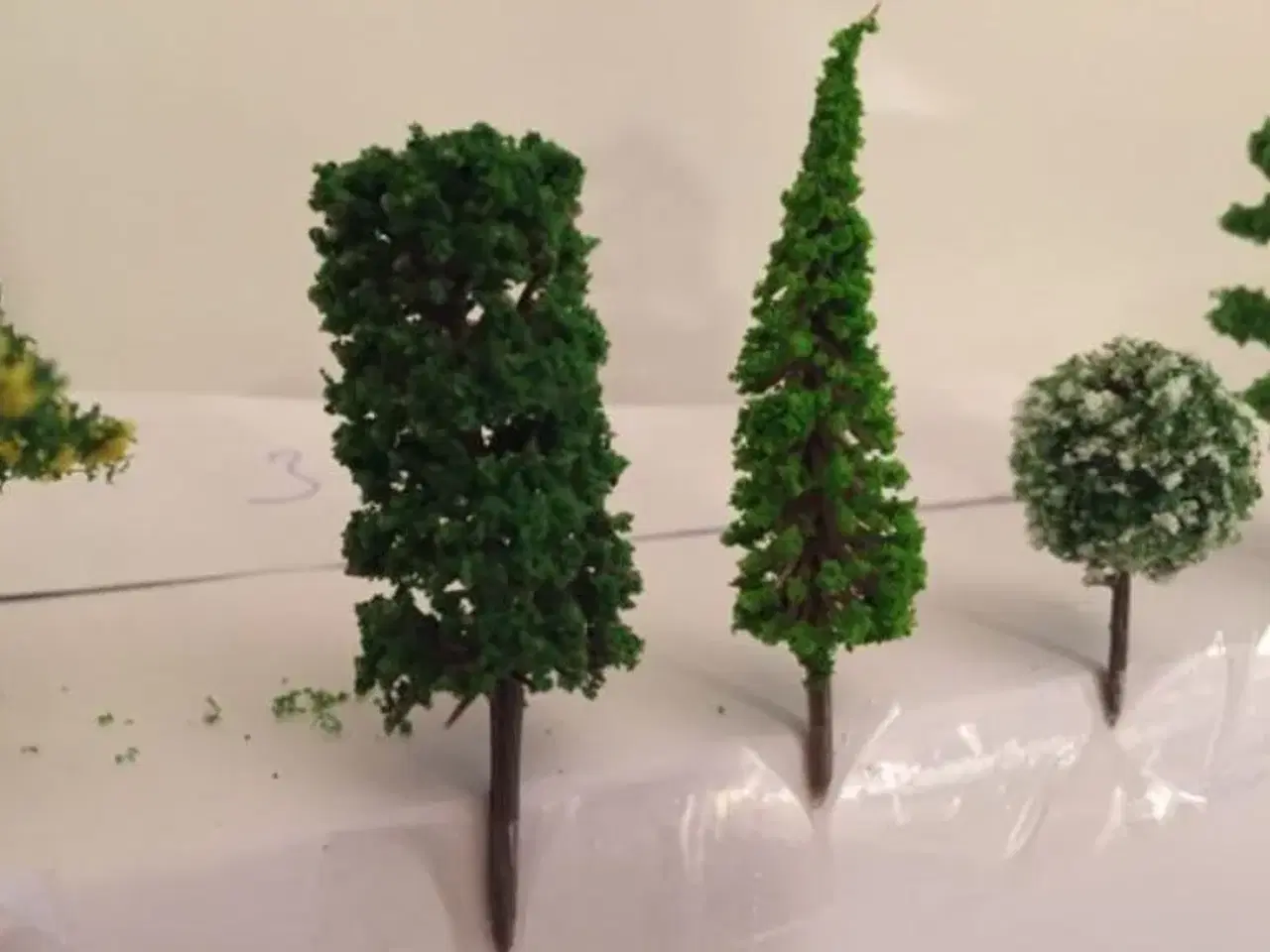 Billede 3 - Træer fra 2kr stykket