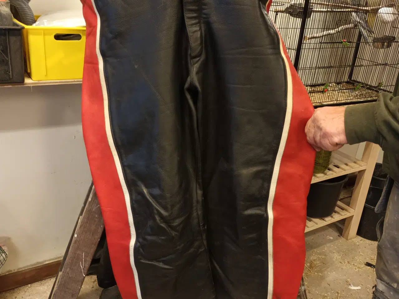 Billede 1 - MC lædertøj i rød og sort