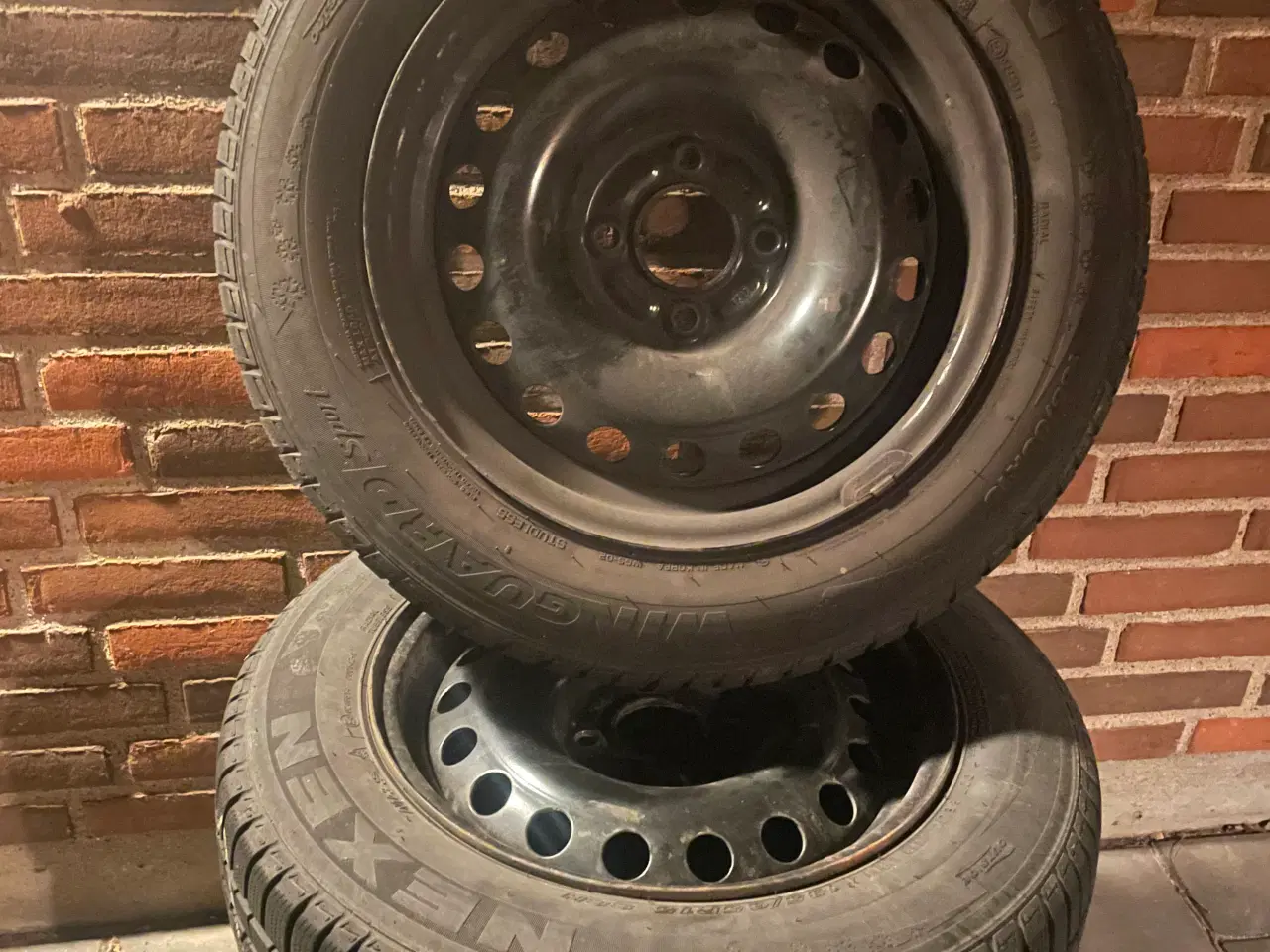 Billede 2 - 4 stis Nexen WinGuard vinterdæk på stålfælge sælge