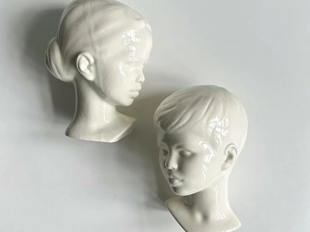 Billede 1 - Edith Pedersen-kopi, fajance, sæt af dreng og pige, NB