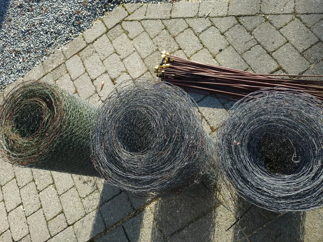 Billede 4 - Hønsenet og hegnspæle