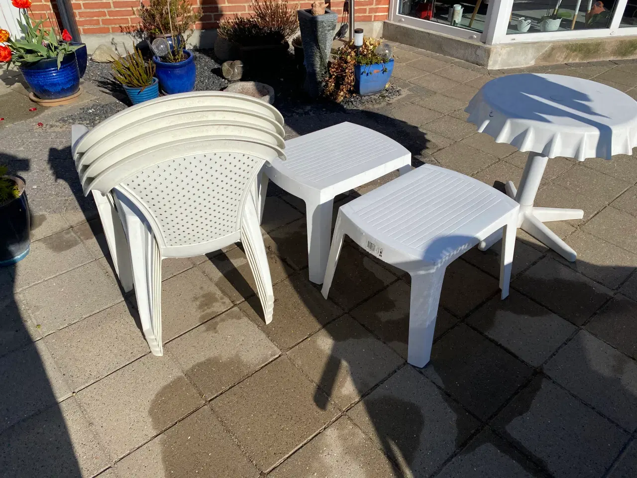 Billede 3 - Have møbler  3 borde 4 stole 