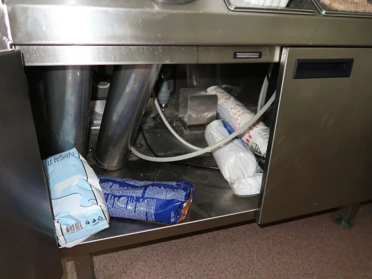 Billede 4 - Rustfri stålbord med indhold, uden espressomaskine og milkshake maskine