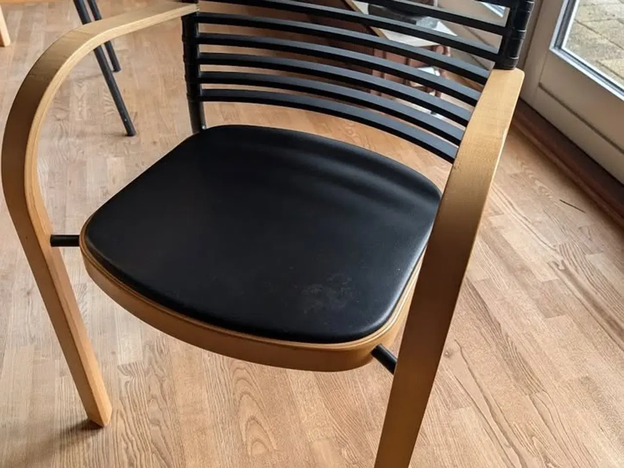 Billede 2 - Magnus Olesen stole 6 stk. + bord m. tillægsplader