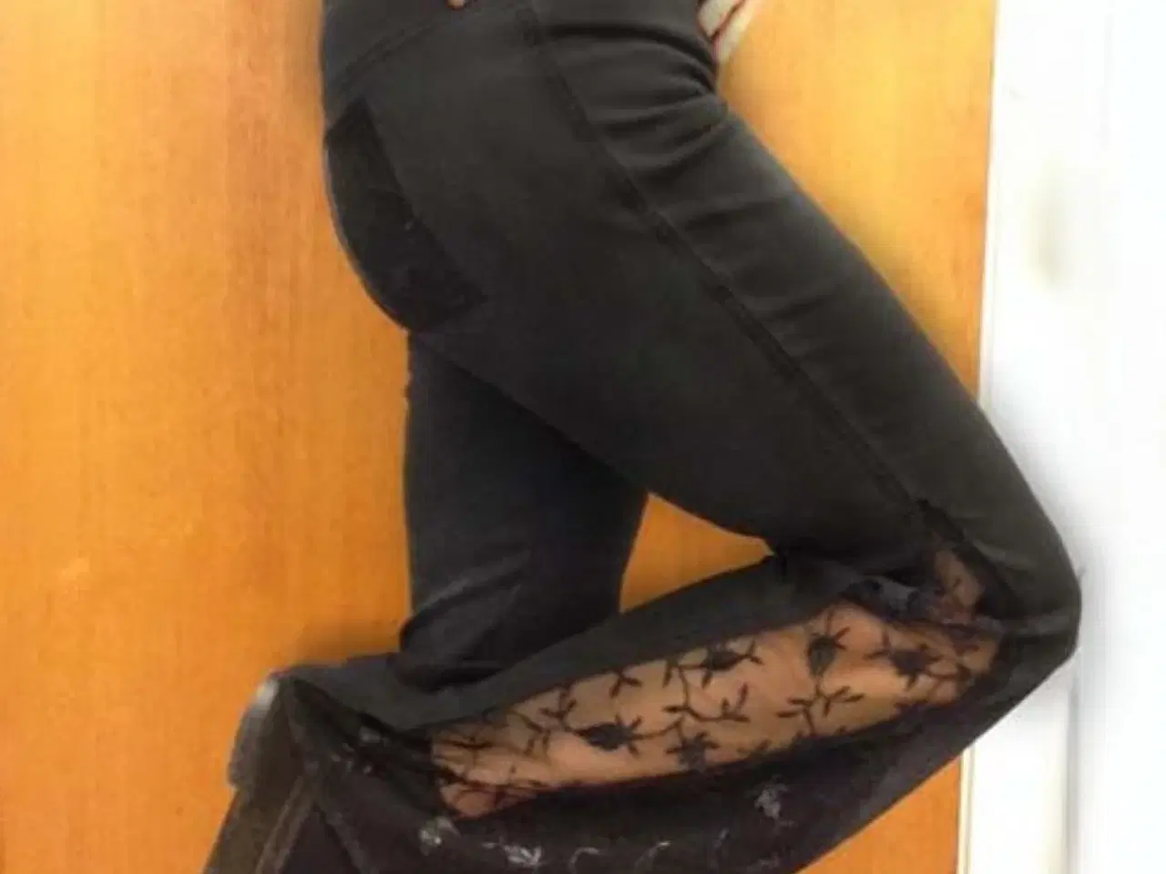 Billede 5 - Jeggins / Jeans, der er re-designet med blonde