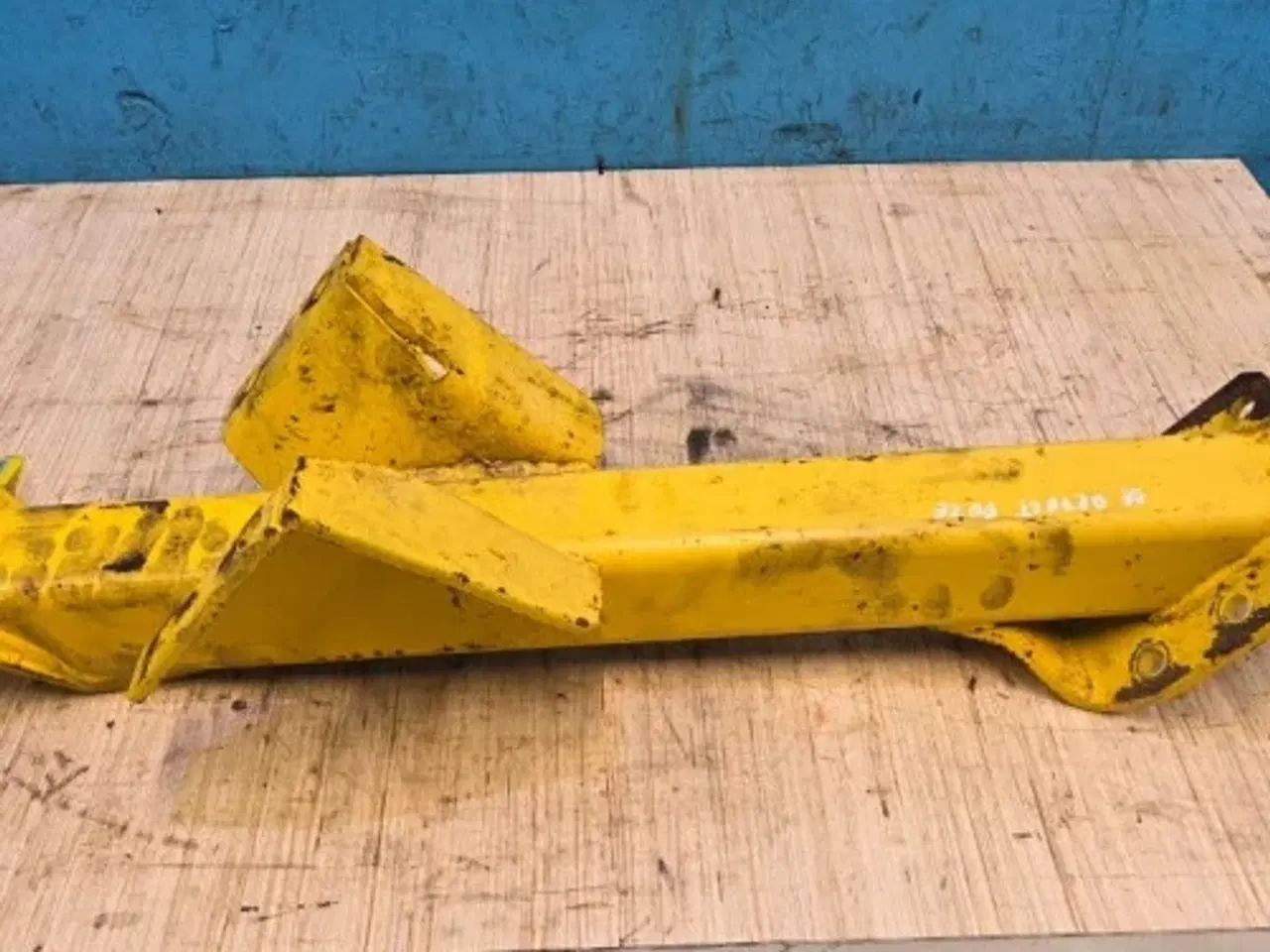 Billede 11 - New Holland TF78 Trækbeslag 84002996