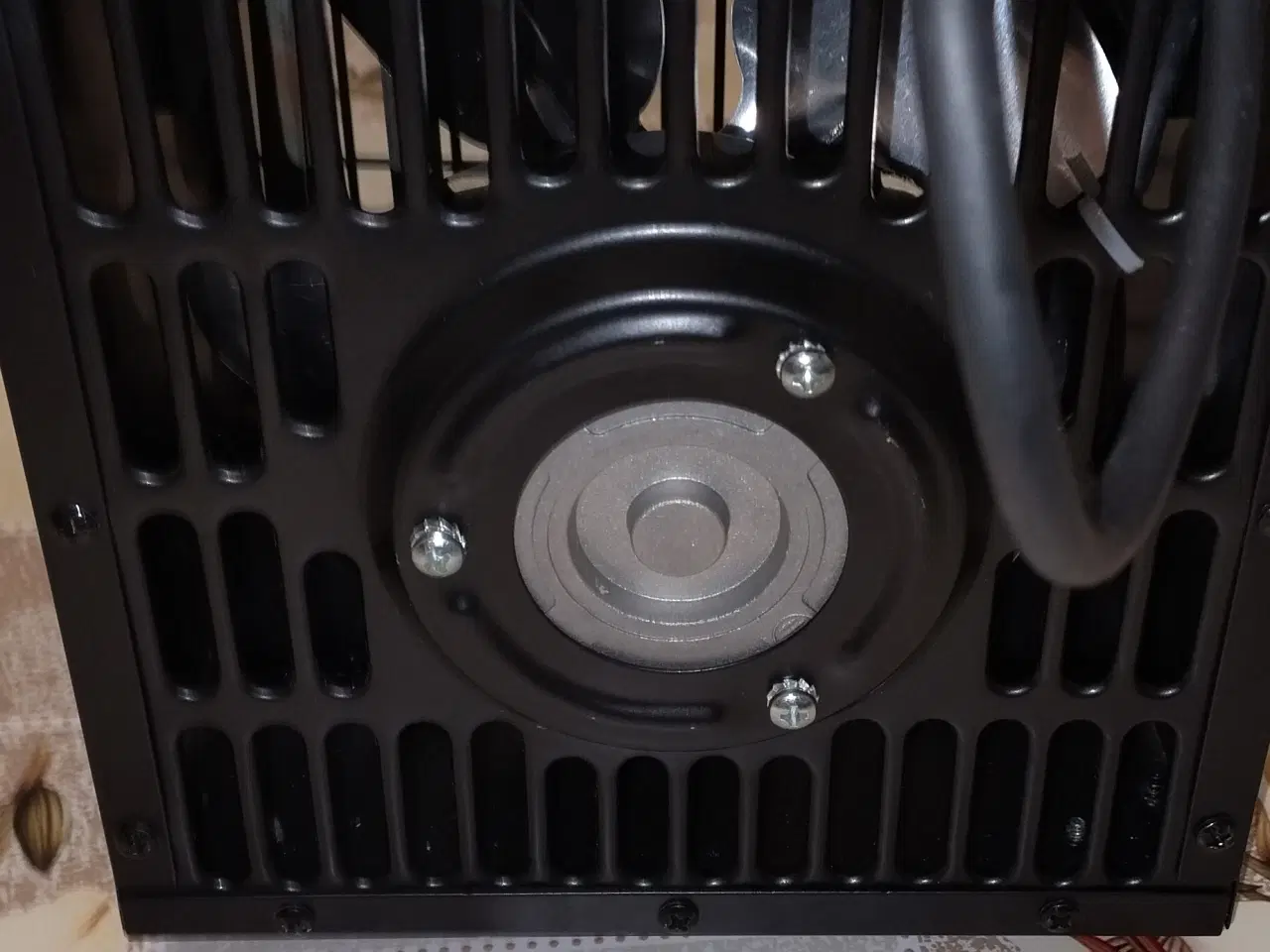 Billede 2 -  Effektiv 2 kW varmeblæser – Kun 1 år gammel