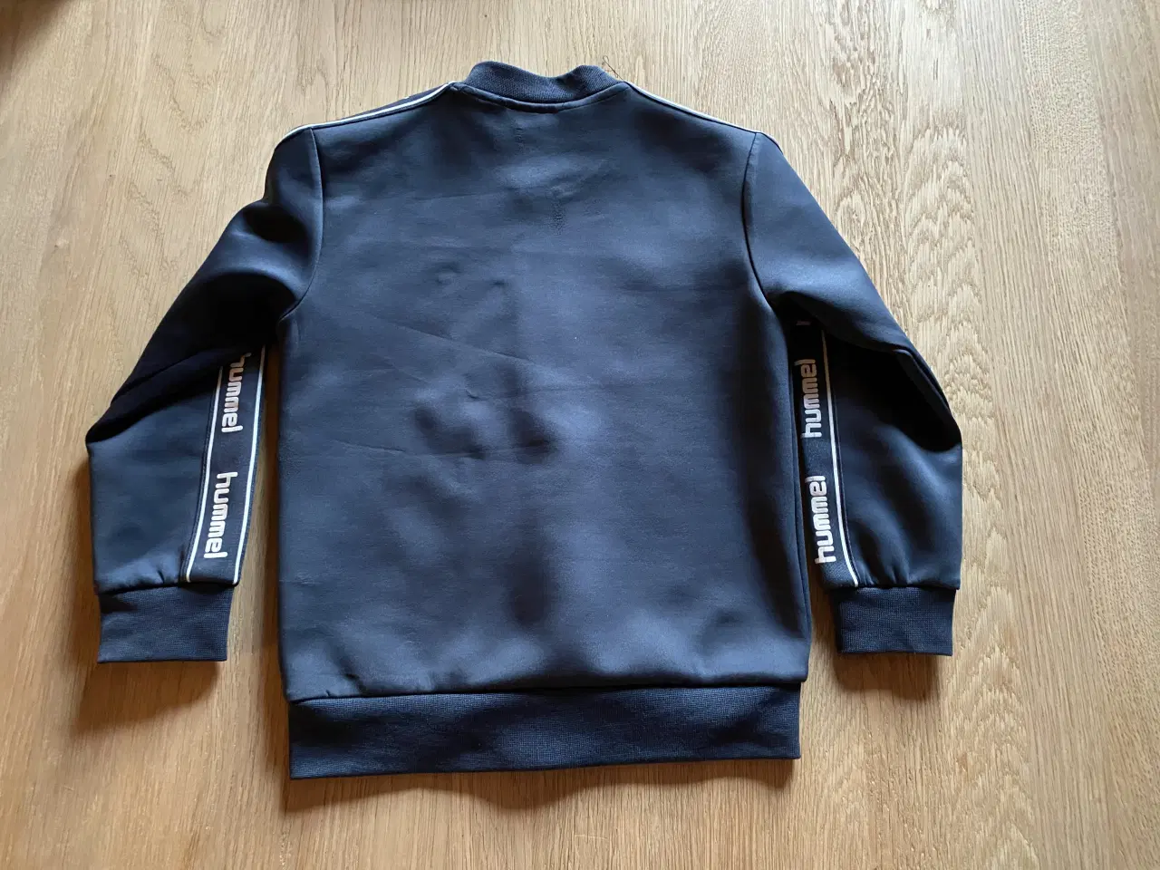 Billede 7 - Skjorte, sorte bukser, vest 110, Hummel jakke 110