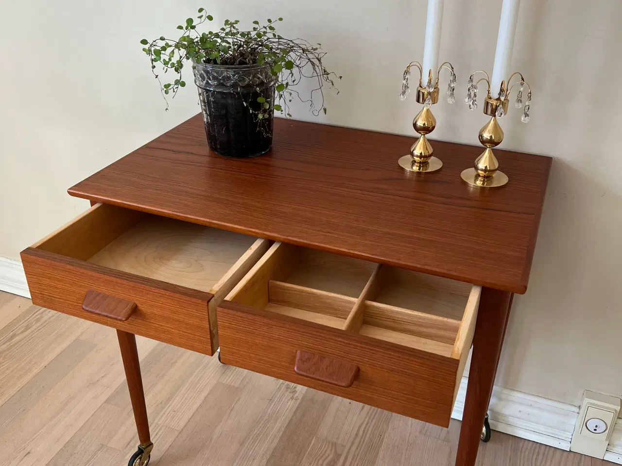Billede 3 - Smukt teak sybord fra 60’erne i dansk design 