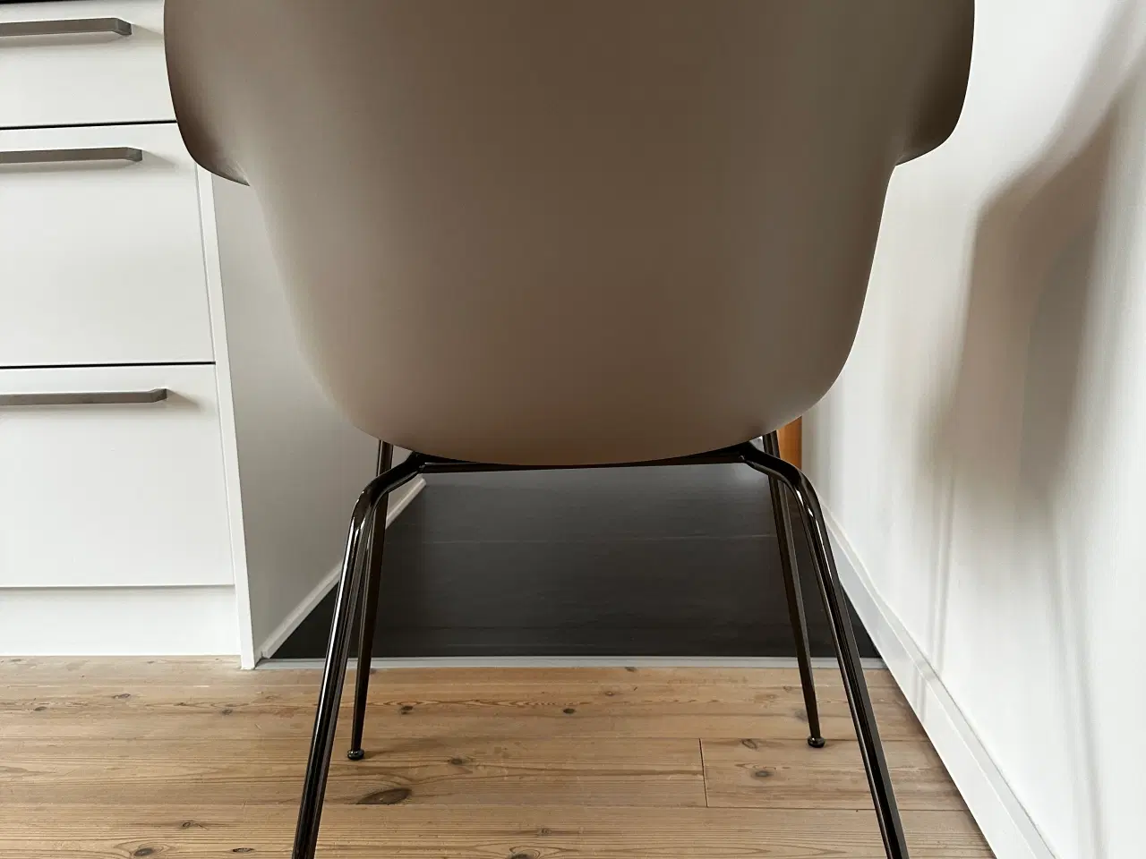 Billede 4 - 4xGubi Bat Dining Chairs