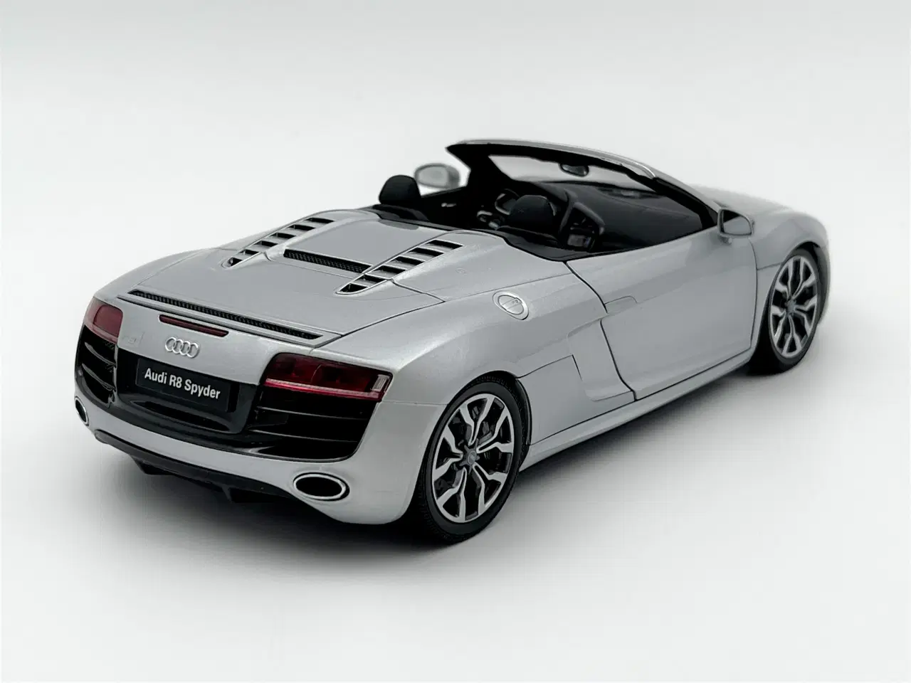 Billede 4 - 2008 Audi R8 5,2 FSI V10 Spyder - 1:18