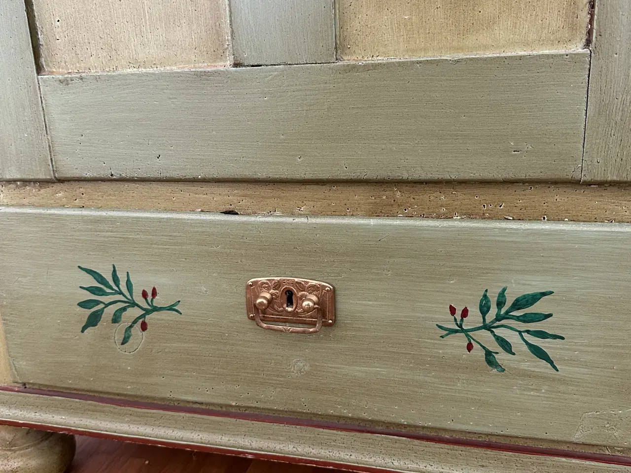 Billede 9 - Flot malet karlekammerskab 