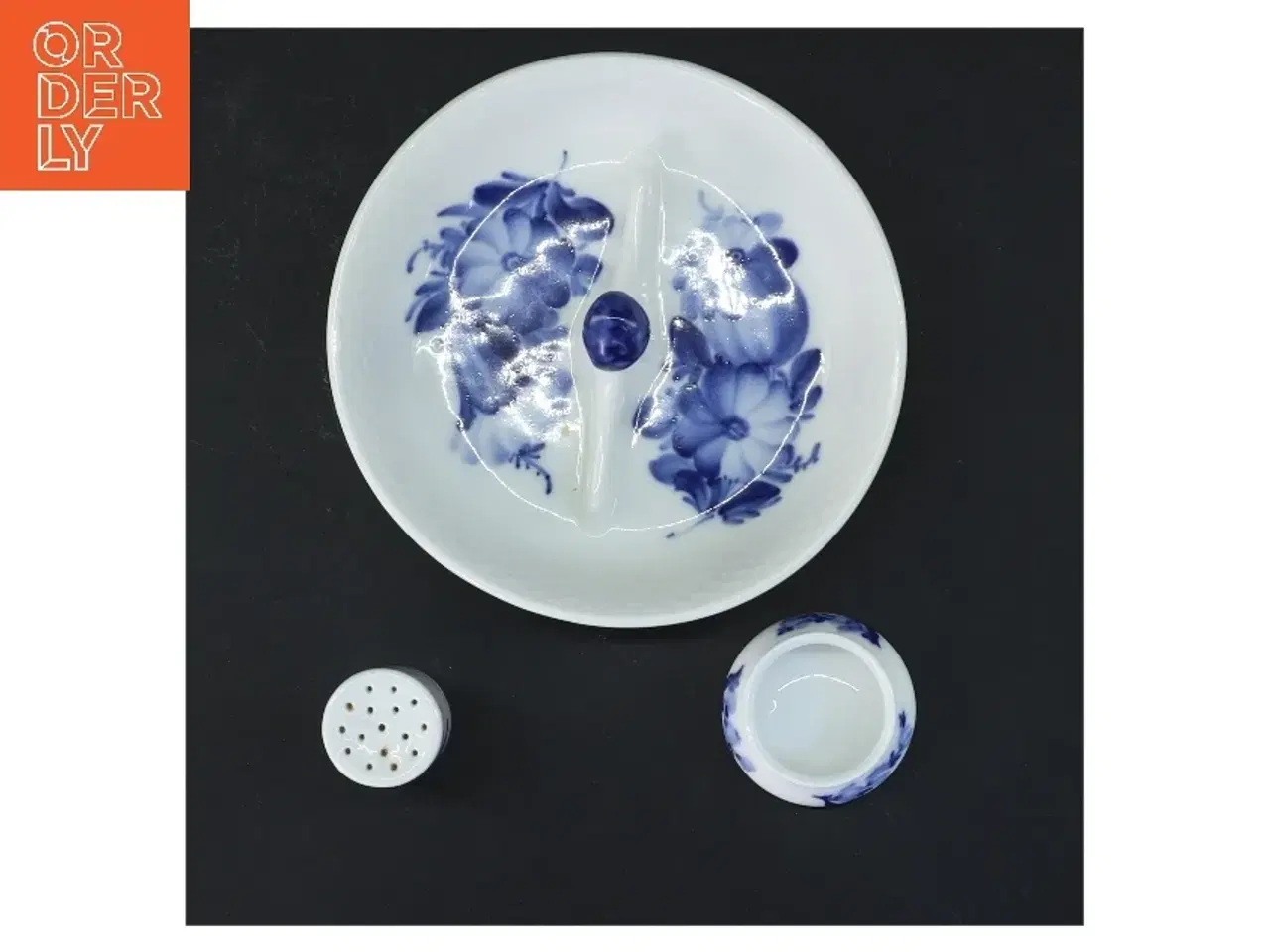 Billede 3 - Porcelæns sæt med skål, saltbøsse og lille beholder fra Royal Copenhagen, med blå blomst motiv (str. 3 stk Ø 13,5 &