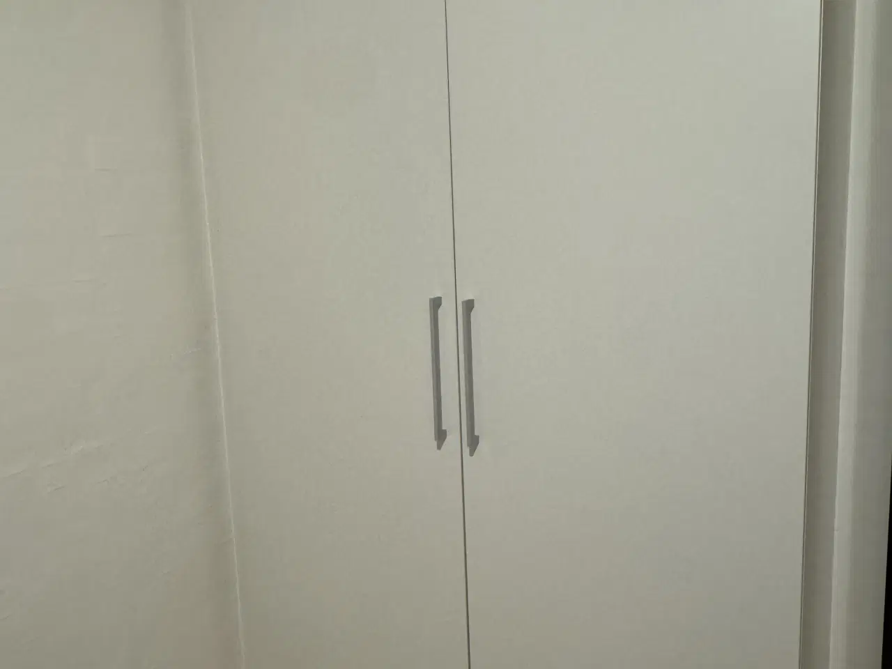 Billede 1 - HTH garderobeskab