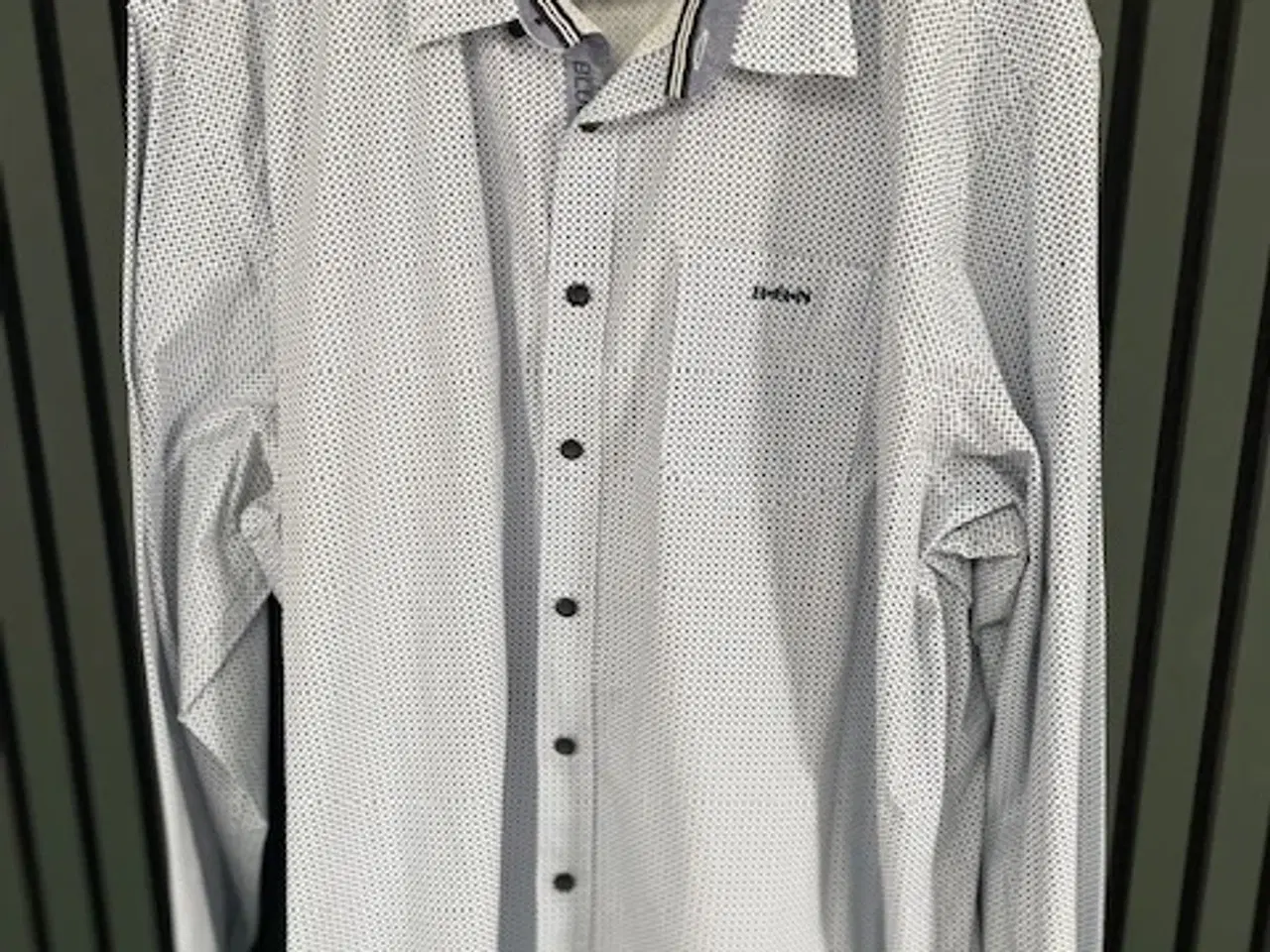 Billede 1 - Bison skjorte str. 45/46