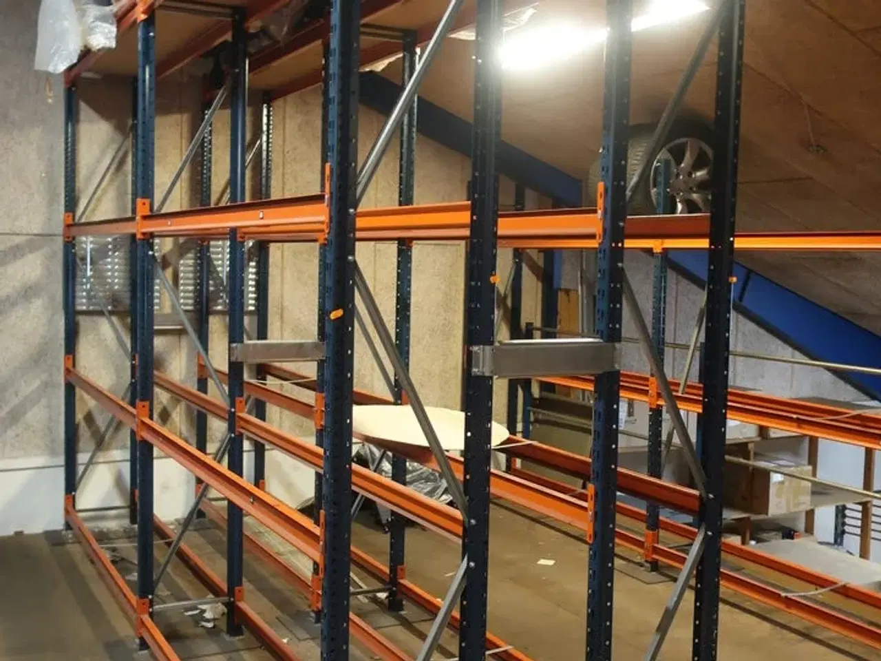 Billede 1 - 4 fag dækreoler med indhold