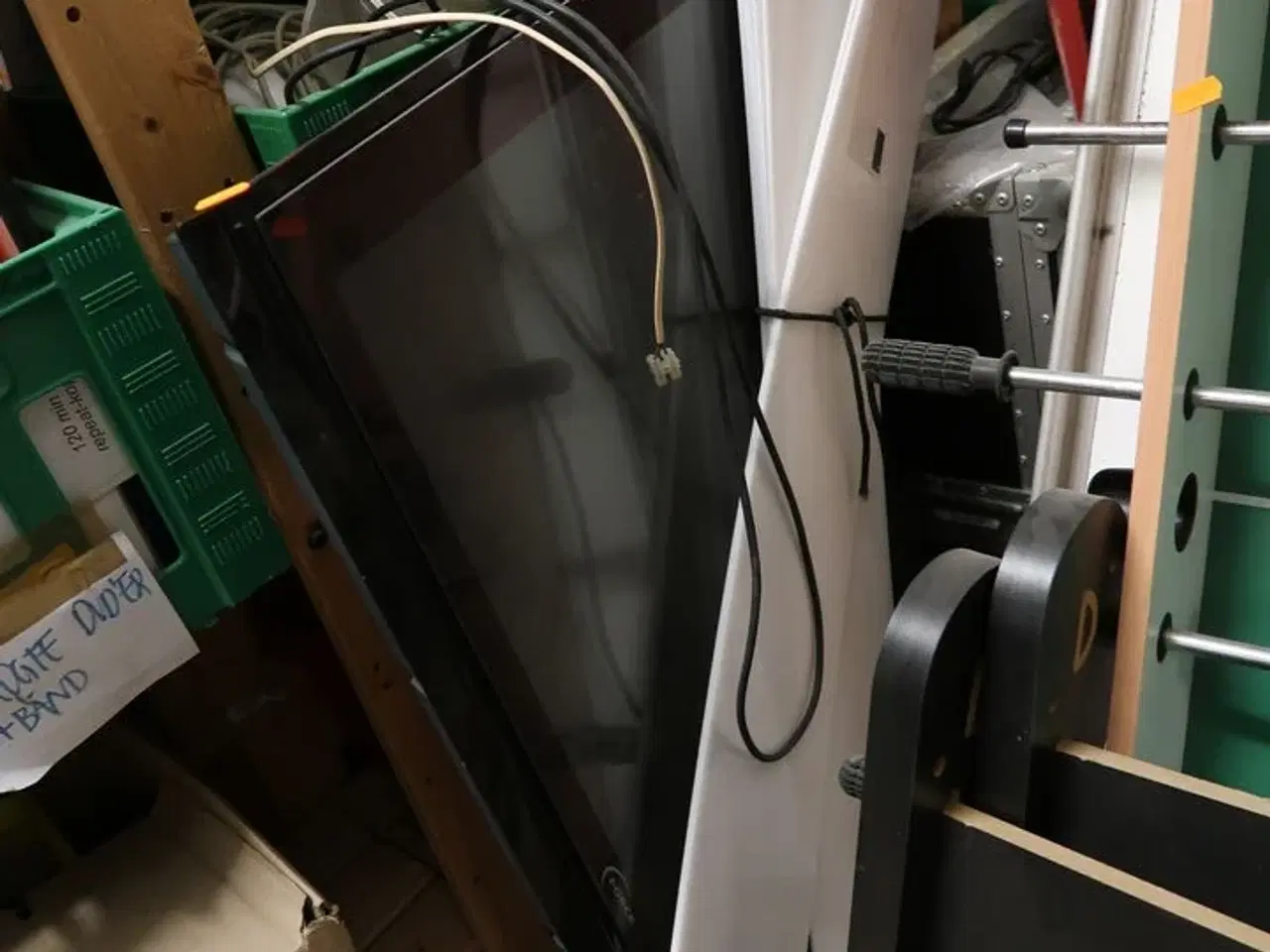 Billede 4 - Div. Stole, bordfodboldbord, fjernsyn, whiteboard m.m.