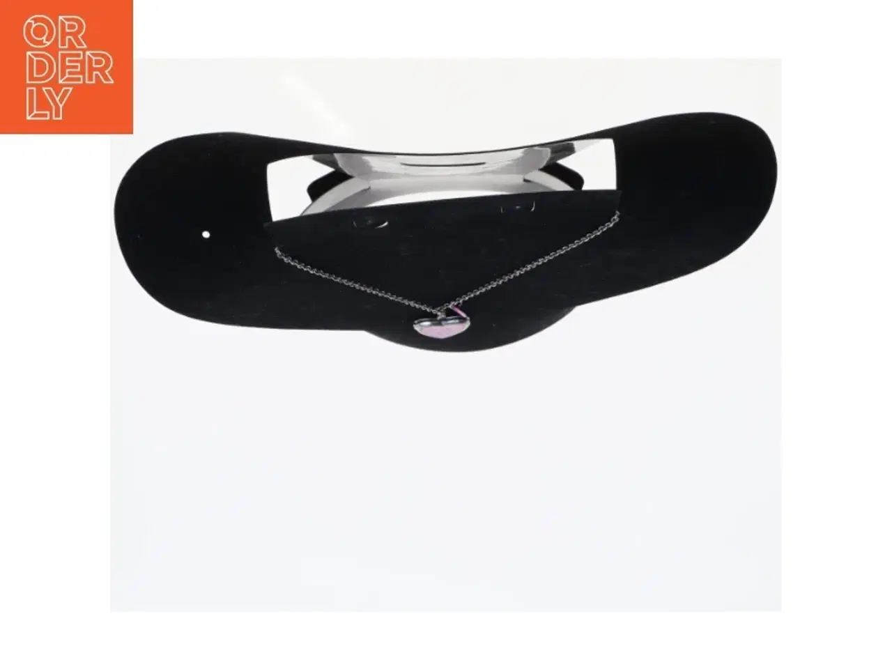 Billede 2 - Sølvfarvet hjertevedhæng med kæde (str. 46 cm)