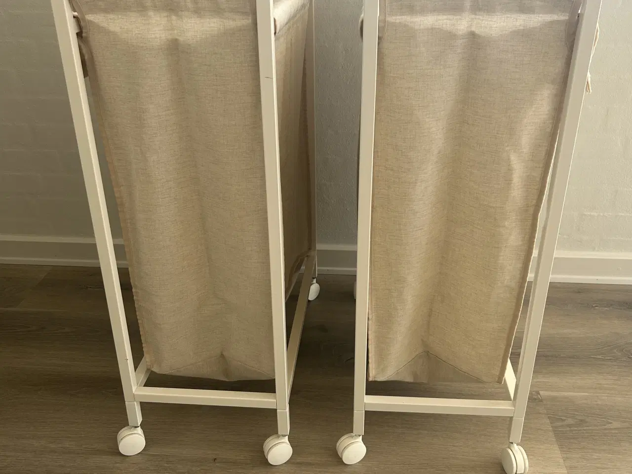 Billede 2 - 2 x Vasketøjspose med hjul, hvid, 80 l