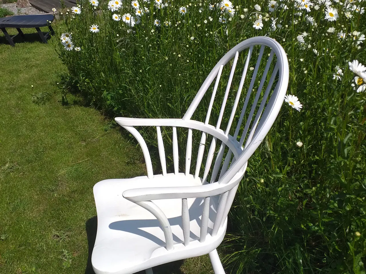 Billede 2 - Velholdt, romantisk hvidmalet tremmestol