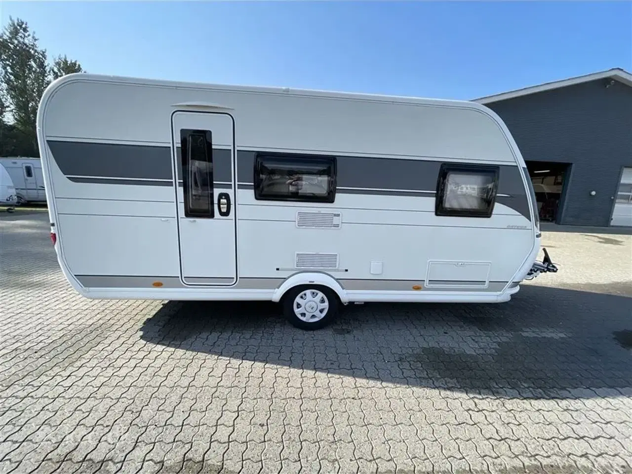 Billede 1 - 2021 - Hobby On Tour 470 KMF   Hobby On Tour 470 KMF årg. 2021 Isabella 3 m fortelt, mover, cykelholder 6 sovepladser, 4 siddepladser