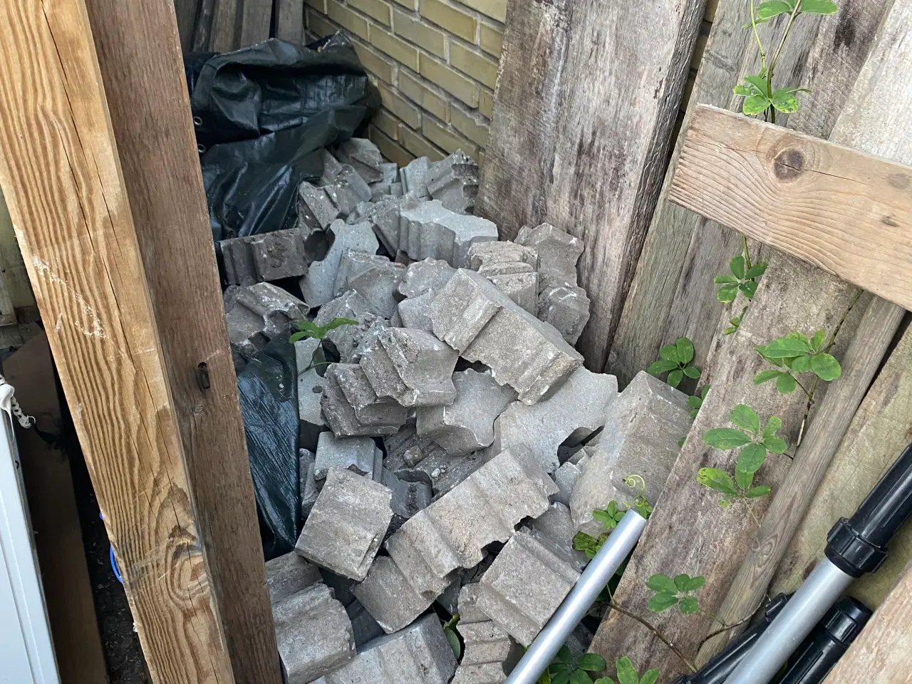 Billede 2 - Fliser gives væk