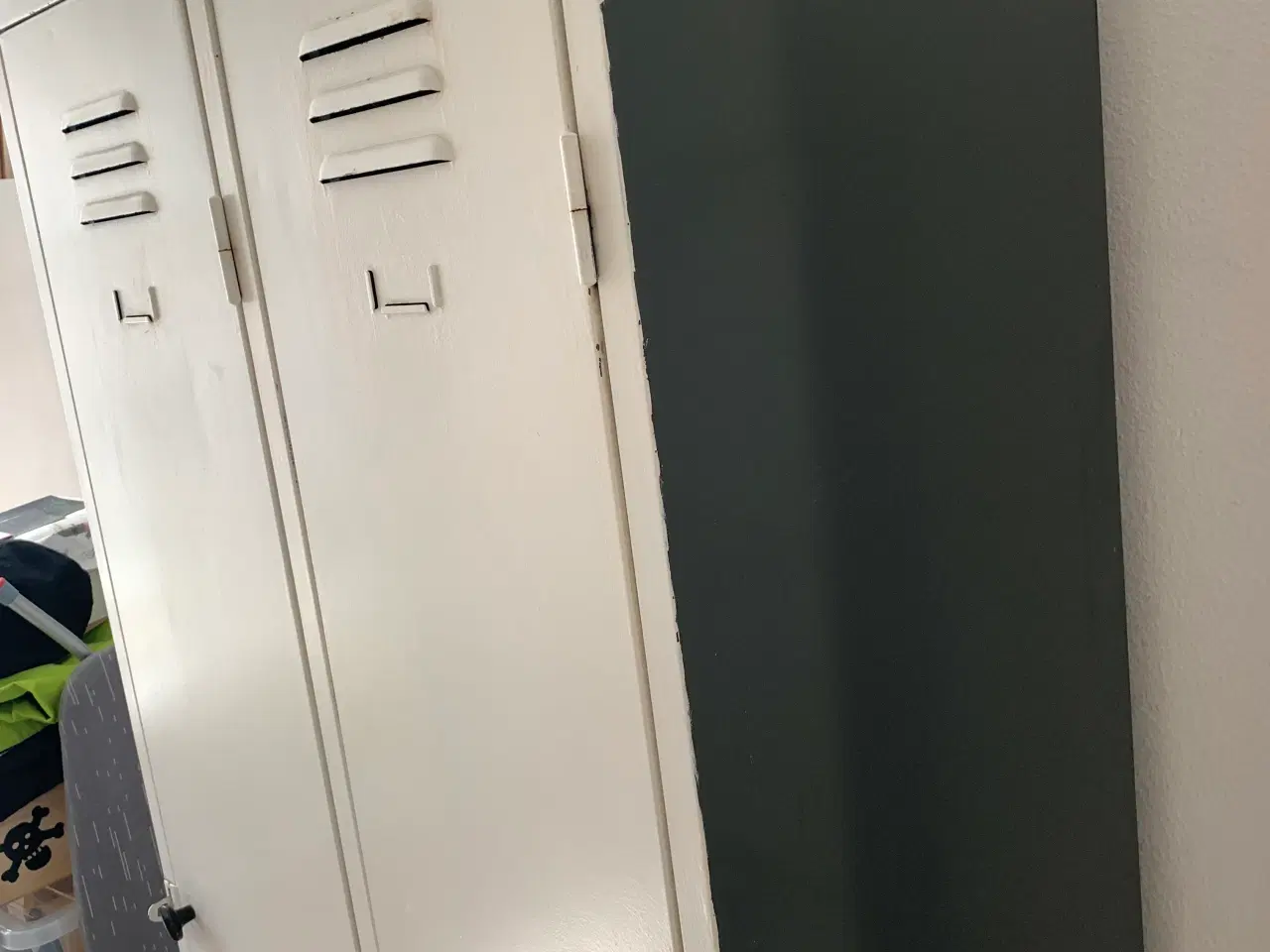 Billede 2 - Hvidmalet Locker skab