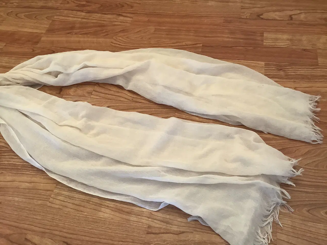 Billede 5 - Så flot langt hvidt tørklæde 190X110